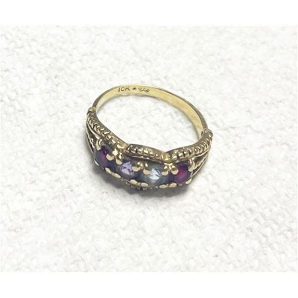 10kt Gold Ring with gem Stones , Weight 2.87 g