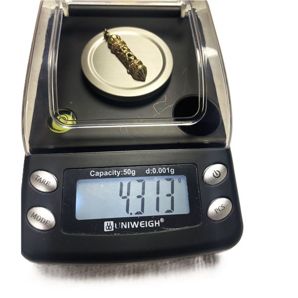 10 kt  Gold Pendant weight 4.3 g