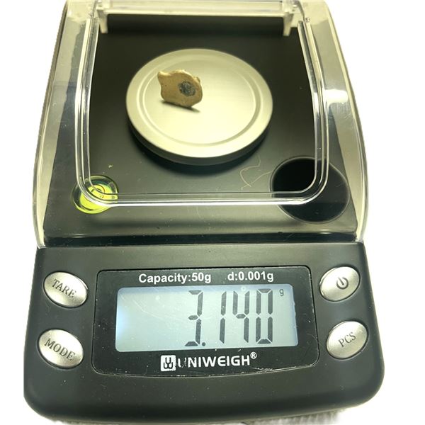 Gold Button weight  3.14 g  , 12.95kt