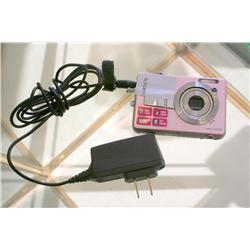 SANYO DIGITAL CAMERA  7.1 MEGA PIXELS & CHARGER