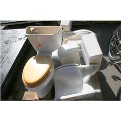 PALLET OF TOILETS