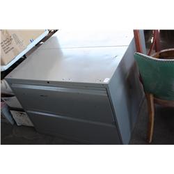 Set of 2 metal lateral filing cabinets