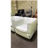 Image 2 : PAIR OF NATUZZI WHITE LEATHER ARMCHAIRS