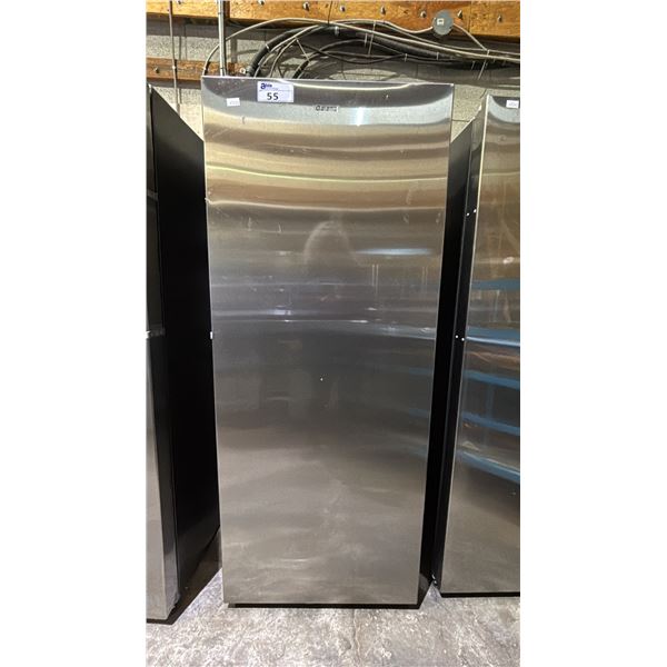 GALANZ STAINLESS STEEL 28 1/2"W REFRIGERATOR/FREEZER *HANDLE NEEDS REPAIR*