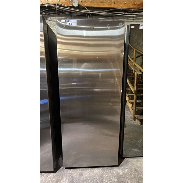 GALANZ STAINLESS STEEL 28 1/2"W REFRIGERATOR/FREEZER *HANDLE NEEDS REPAIR*