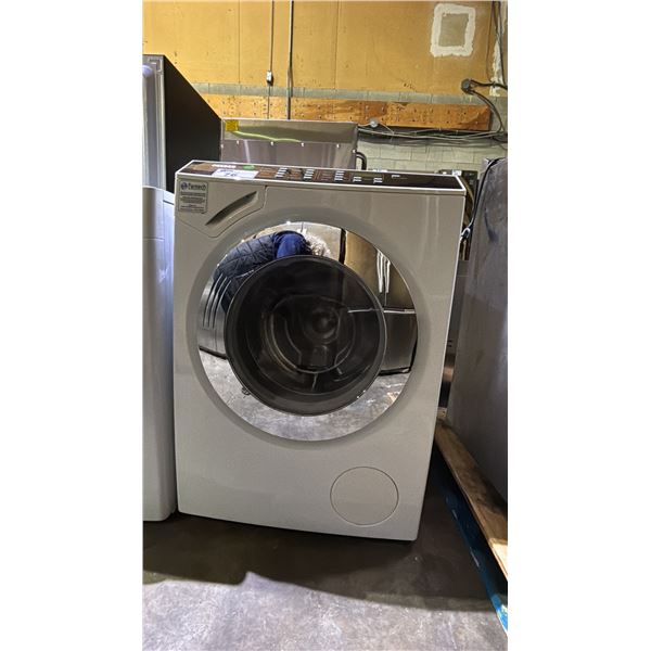 MIELE W4842 WHITE 27"W FRONT ENTRY CLOTHES WASHER *FRONT PLATE HAS A MINOR CHIP/CRACK*