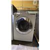 Image 1 : MIELE W4842 WHITE 27"W FRONT ENTRY CLOTHES WASHER *FRONT PLATE HAS A MINOR CHIP/CRACK*