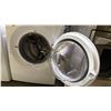 Image 2 : MIELE W4842 WHITE 27"W FRONT ENTRY CLOTHES WASHER *FRONT PLATE HAS A MINOR CHIP/CRACK*