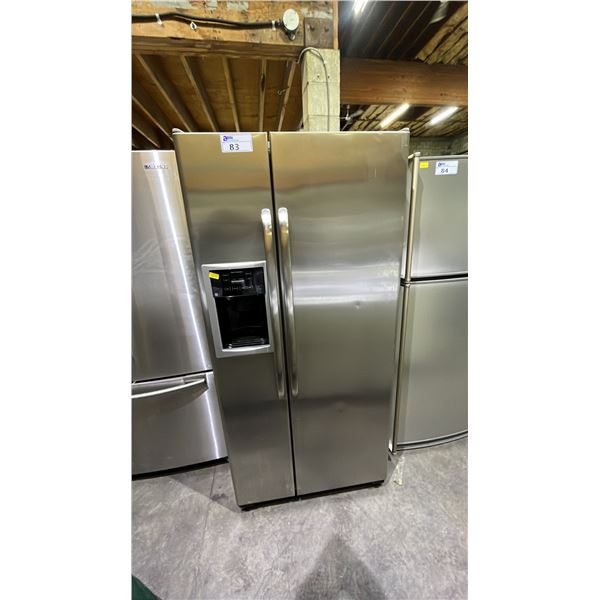 GENERAL ELECTRIC STAINLESS STEEL 33"W STAINLESS STEEL FRENCH DOOR REFRIGERATOR WITH WATER/ICE