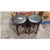 Image 3 : PAIR OF DARK WOODEN 25"H BARSTOOLS