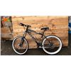 Image 2 : DEVINCI CAMELEON BLACK 27 SPEED BIKE