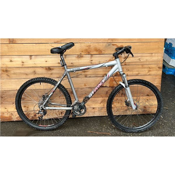 GIANT GREY 24 SPEED BIKE