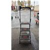 Image 2 : LITTLE GIANT 3 STEP SAFETY STEP WITH A MAX CAPACITY OF 300 LBS