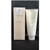 Image 1 : CLE DE PEAU BEAUTE BODY EXFOLIATOR IN ORIGINAL BOX