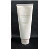 Image 3 : CLE DE PEAU BEAUTE BODY EXFOLIATOR IN ORIGINAL BOX