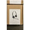 Image 2 : TWO PLANTRONICS ENCORE PRO 520 HEADSETS & TWO PLANTRONICS ENCORE PRO 540 CONVERTIBLE HEADSETS