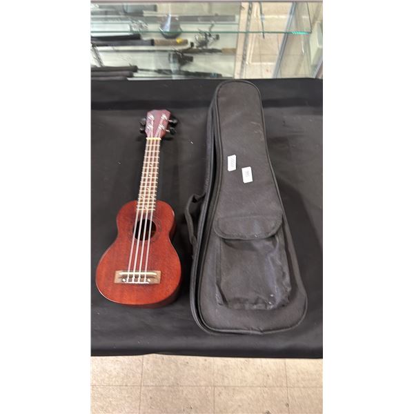 PACIFIC UKULELE R-SMA-M IN A SOFT TRANSPORT CASE