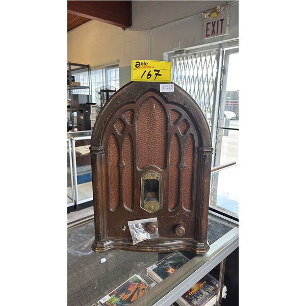 GENERAL ELECTRIC J82 CATHEDRAL RADIO