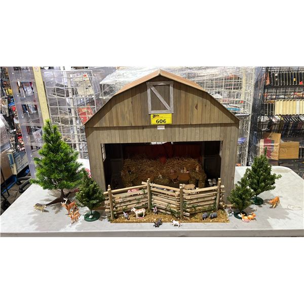 BARN STRUCTURE WITH FOLIAGE & ANIMALS