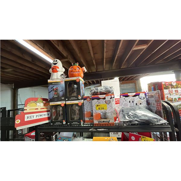 SHELF OF ASSORTED HALLOWEEN DECORATIONS