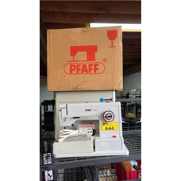 PFAFF 1222 SEWING MACHINE WITH PEDAL & CASE