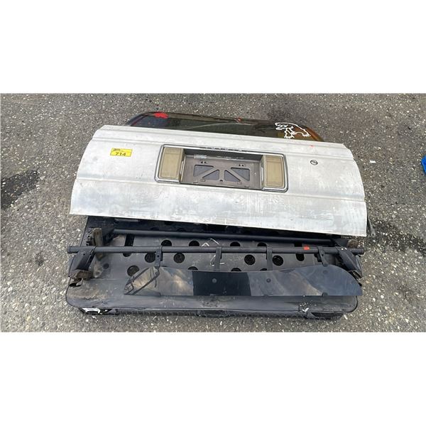 TOYOTA TAILGATE & A ROOF RACK