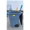 Image 1 : MOBILE TRASH BIN WITH TWO SNOW SHOVELS