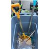 Image 2 : MOBILE TRASH BIN WITH TWO SNOW SHOVELS