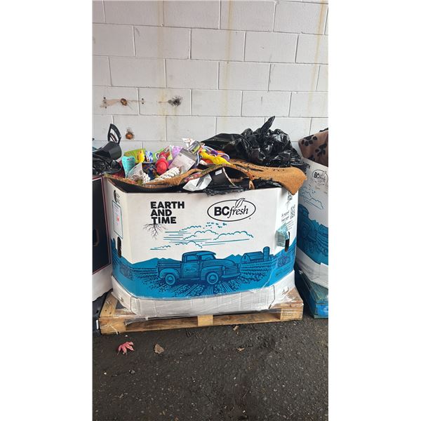 PALLET OF ASSORTED PET SUPPLY PRODUCTS *MUST TAKE ALL ON PALLET*