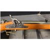 Image 2 : THOMPSON/CENTER HAWKEN FLINTLOCK RIFLE 711MM .50 CAL 1 SHOT CAPACITY - S/N: 375577