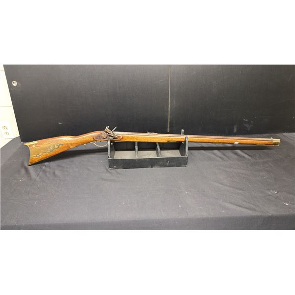 SAFARI-ARMS KENTUCKY 220A FLINTLOCK RIFLE 914MM .45 CAL 1 SHOT CAPACITY - S/N: 33159