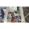 Image 2 : SHELF OF ASSORTED SPORTS CARDS INCLUDING; HOCKEY, FOOTBALL, BASEBALL & MORE