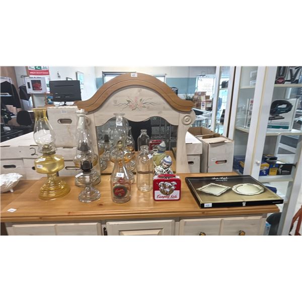 FOUR VINTAGE OIL LAMPS, TWO MILK BOTTLES, CAMPBELL KIDS LUNCHBOX, CLOWN LAMP & OVAL SERVING TRAY