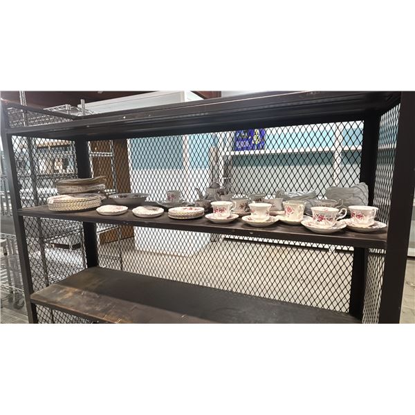 SHELF OF ROYAL ALBERT 'LAVENDER ROSE' PRINT BONE CHINA