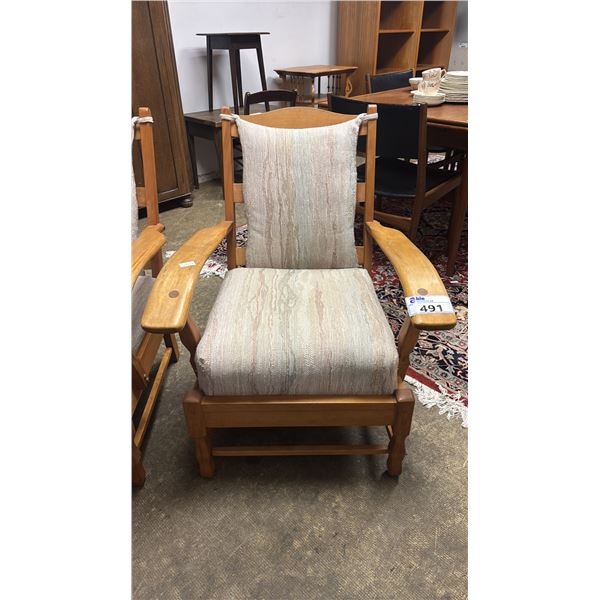 VINTAGE MAPLE ARM CHAIR