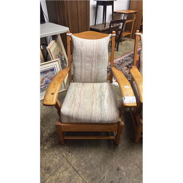 VINTAGE MAPLE ARM CHAIR