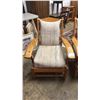 Image 1 : VINTAGE MAPLE ARM CHAIR
