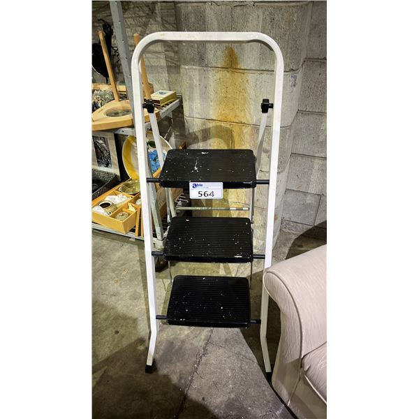 METAL STEP LADDER