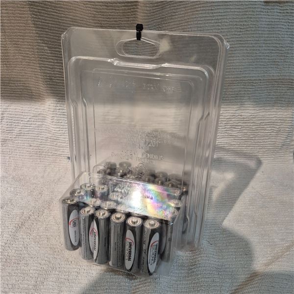 2 PACKS OF 20 NEW AA UNIVERSAL BATTERIES - MFG 2023/EXP 2029