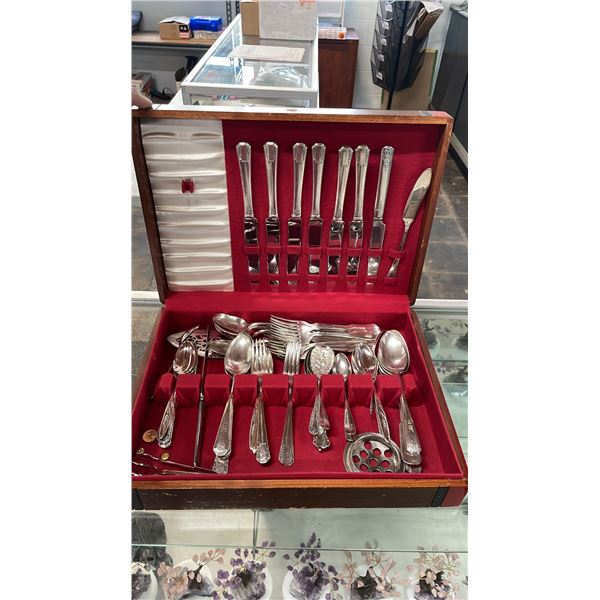 ASSORTED FLATWARE IN CASE INCLUDES SOME SILVER PLATED, SOME STAINLESS STEEL