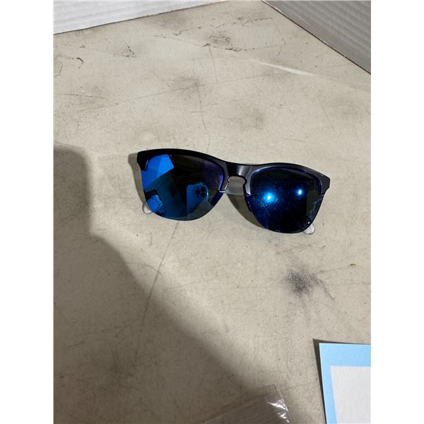 Oakley frog skins LITE sunglasses