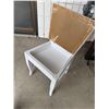 Image 2 : Vanity or sewing chair Storage