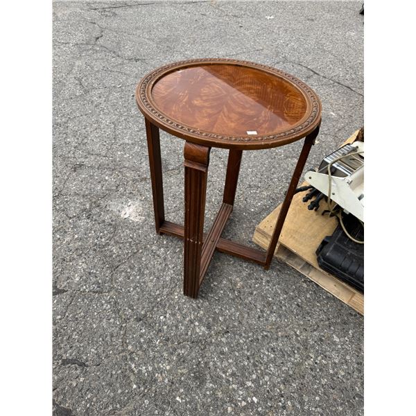 Accent table