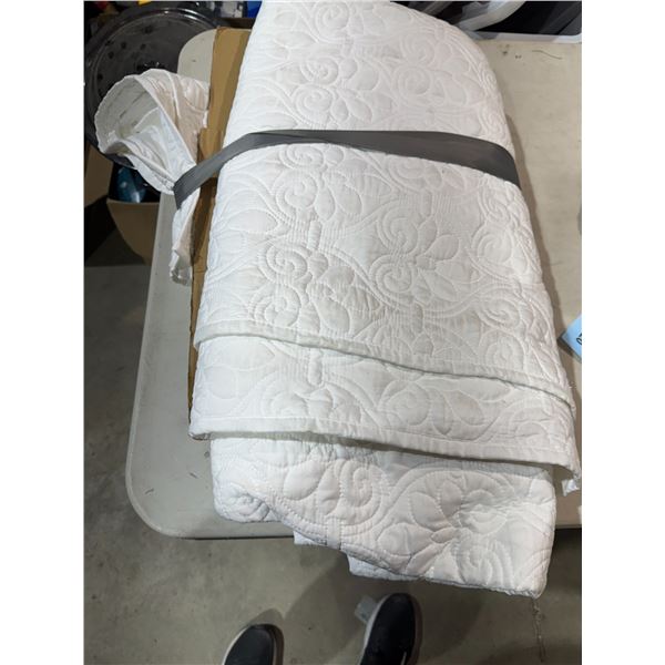 Madison Park, Queen bedspread, and two pillow shams