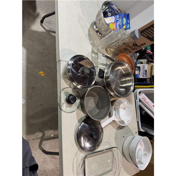 Kitchen pans and baking dishes, fruit fly traffic, etc.