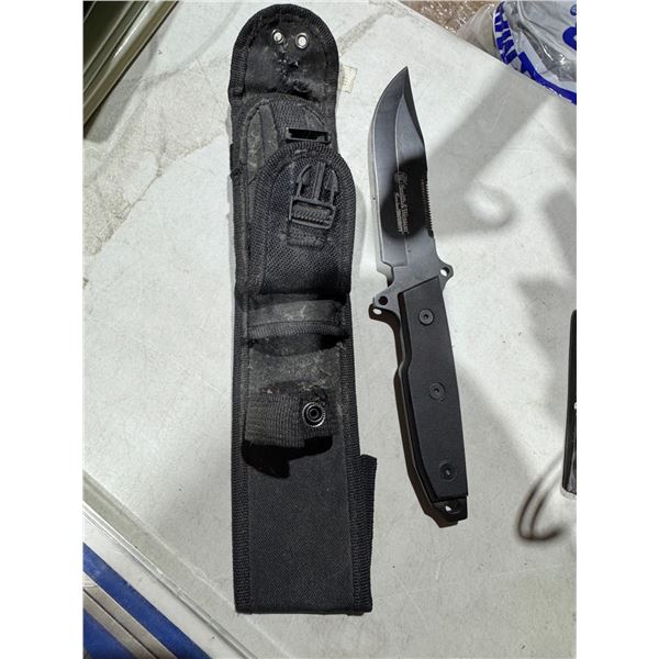 Smith and Wesson knife