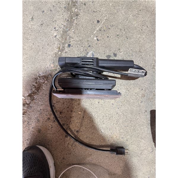 Black & Decker sander