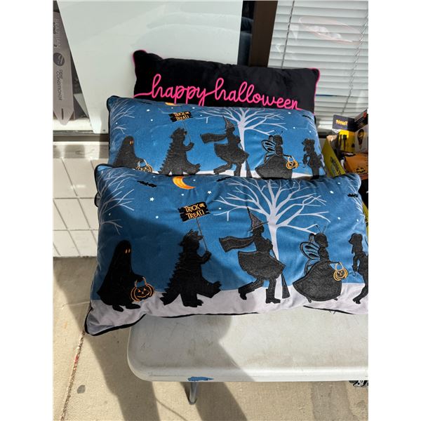 Halloween cushions the two blue ones light up