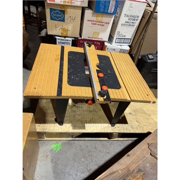 Saw  table