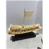 Image 2 : decorative carving of a Chinese river boat